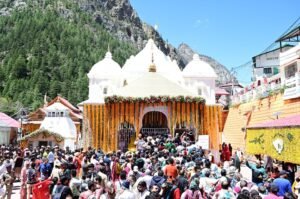 गंगोत्री मंदिर में उमड़ी भक्तों की भीड़