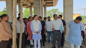पूर्णागिरी मंदिर परियोजना का स्थलीय निरीक्षण करते सीएम धामी